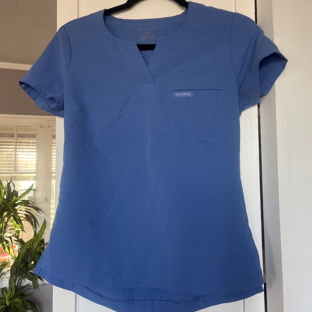 Jaanuu Scrub top